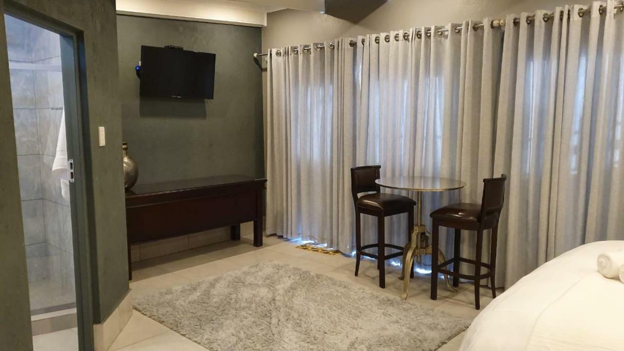 Izimbali Lodge And Restaurant Эрмело Экстерьер фото